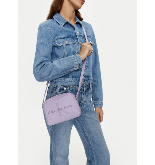 Fialová crossbody kabelka Calvin Klein Jeans