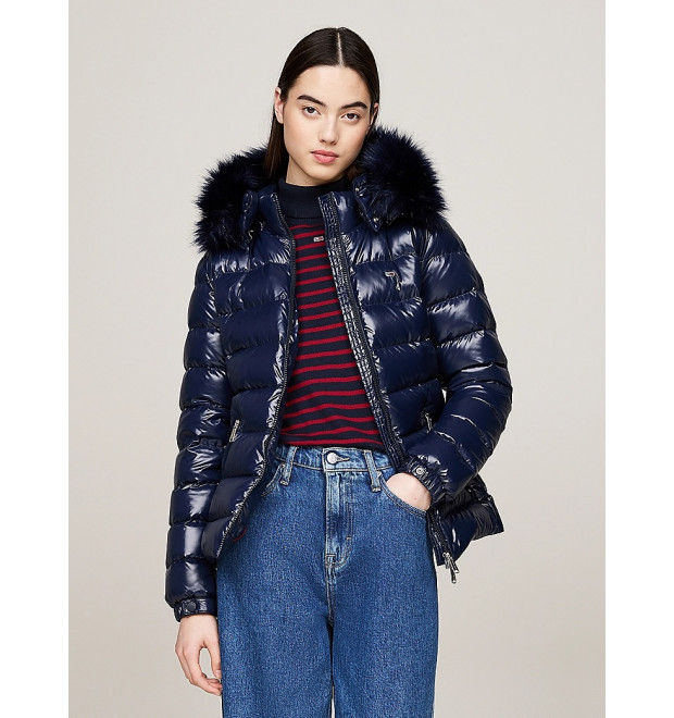 TOMMY JEANS dámska zimná bunda s kapucňou v modrej farbe