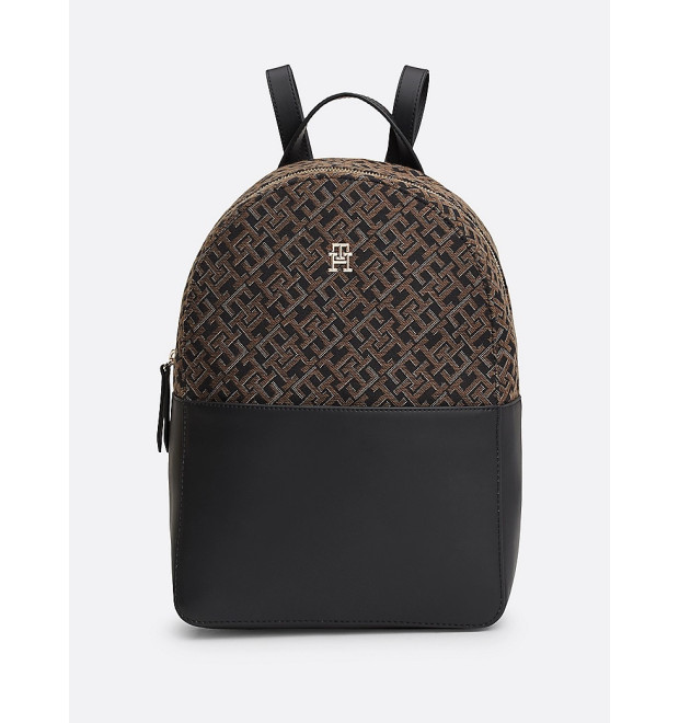 Dámsky čierny batoh s monogramom Tommy Hilfiger Dámsky čierny batoh s monogramom Tommy Hilfiger