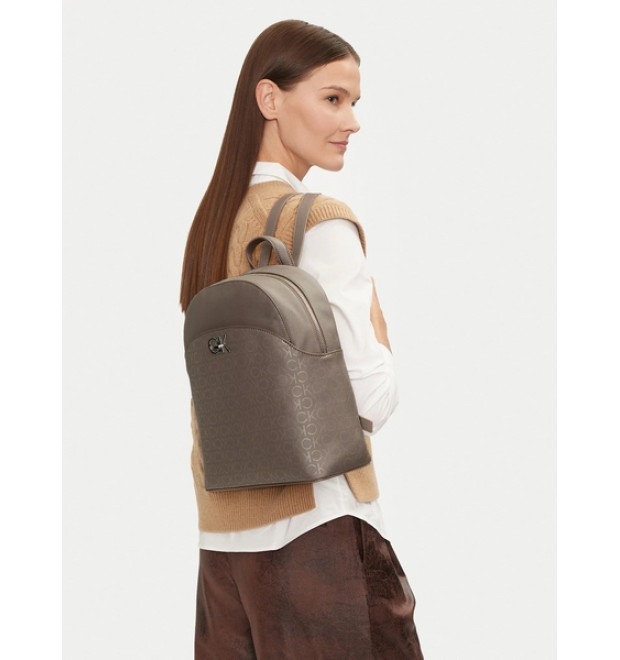 Dámsky ruksak Calvin Klein hnedý Dámsky ruksak Calvin Klein hnedý