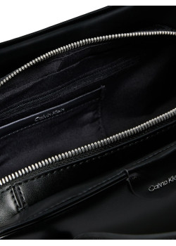 Calvin Klein kabelka Emblem Trio čierna