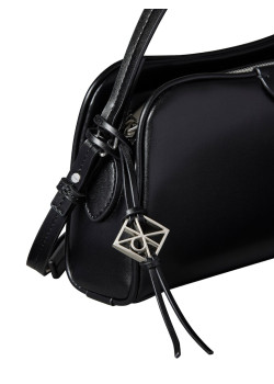 Calvin Klein kabelka Emblem Trio camera čierna