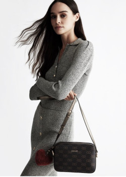 Crossbody Liu Jo kabelka v čiernej farbe s monogramom