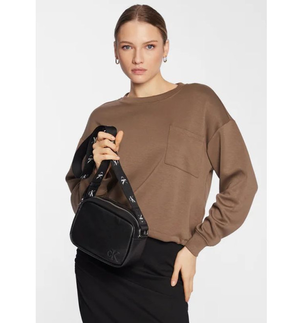 Crossbody kabelka Calvin Klein čierna Crossbody kabelka Calvin Klein čierna