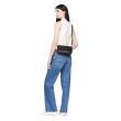 Crossbody kabelka s kovovým logom Tommy Jeans čierna Crossbody kabelka s kovovým logom Tommy Jeans čierna