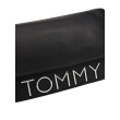 Crossbody kabelka s kovovým logom Tommy Jeans čierna Crossbody kabelka s kovovým logom Tommy Jeans čierna