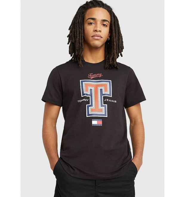 Pánske čierne tričko s výraznou potlačou Tommy Jeans Pánske čierne tričko s výraznou potlačou Tommy Jeans