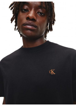 Čierne tričko Calvin Klein s výrazným logom na chrbte