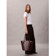 Calvin Klein Monogram Logo Hardware Tote Bag bordová Calvin Klein Monogram Logo Hardware Tote Bag bordová