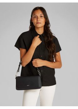 Calvin Klein malá praktická kabelka čierna