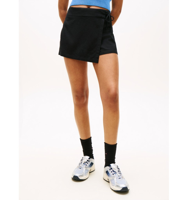 Tommy Jeans kraťasy so sukničkou čierne Tommy Jeans kraťasy so sukničkou čierne