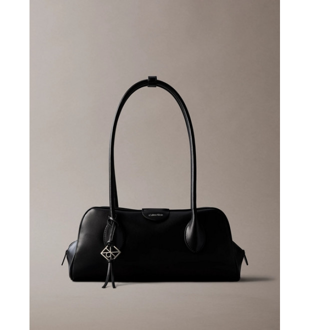 Calvin Klein kabelka Emblem Trio čierna