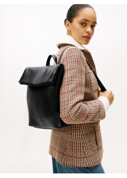 Tommy Hilfiger ruksak s kovovým logom čierny