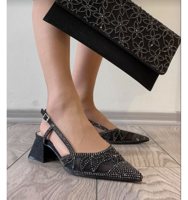 Elegantné čierne sandále Menbur