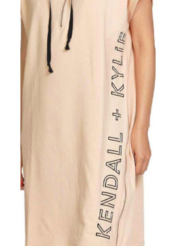 Ležérne béžové šaty Kendall a Kylie