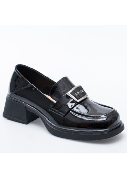 ČIERNE LESKLÉ KOŽENÉ ELEGANTNÉ MOKASÍNY NA PODPATKU